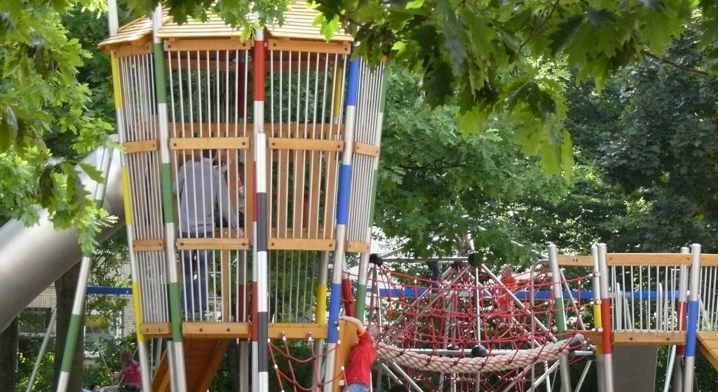 Spielplatz und Grünzug Schwalbenstraße